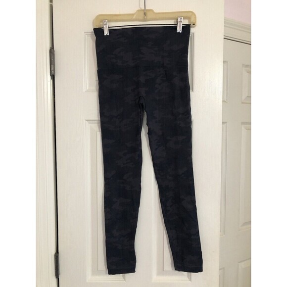 Spanx Look At Me‎ Now Seamless Leggings Black Camo Womens M Medium Athleisure - Picture 2 of 8